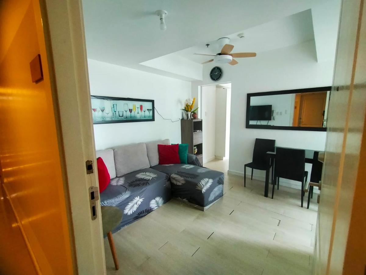 Beach Front Living In The Heart Of The City, Azure Residences Manila Kültér fotó