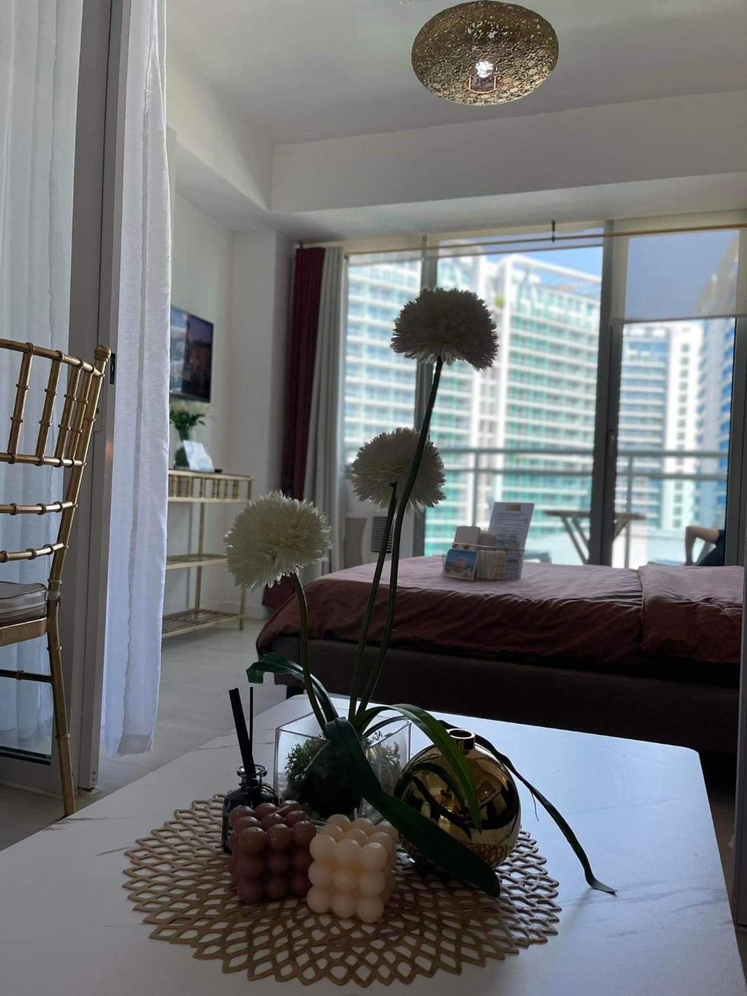 Beach Front Living In The Heart Of The City, Azure Residences Manila Kültér fotó