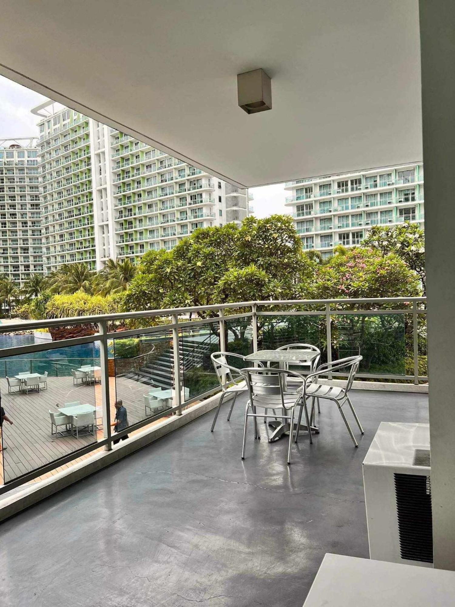 Beach Front Living In The Heart Of The City, Azure Residences Manila Kültér fotó