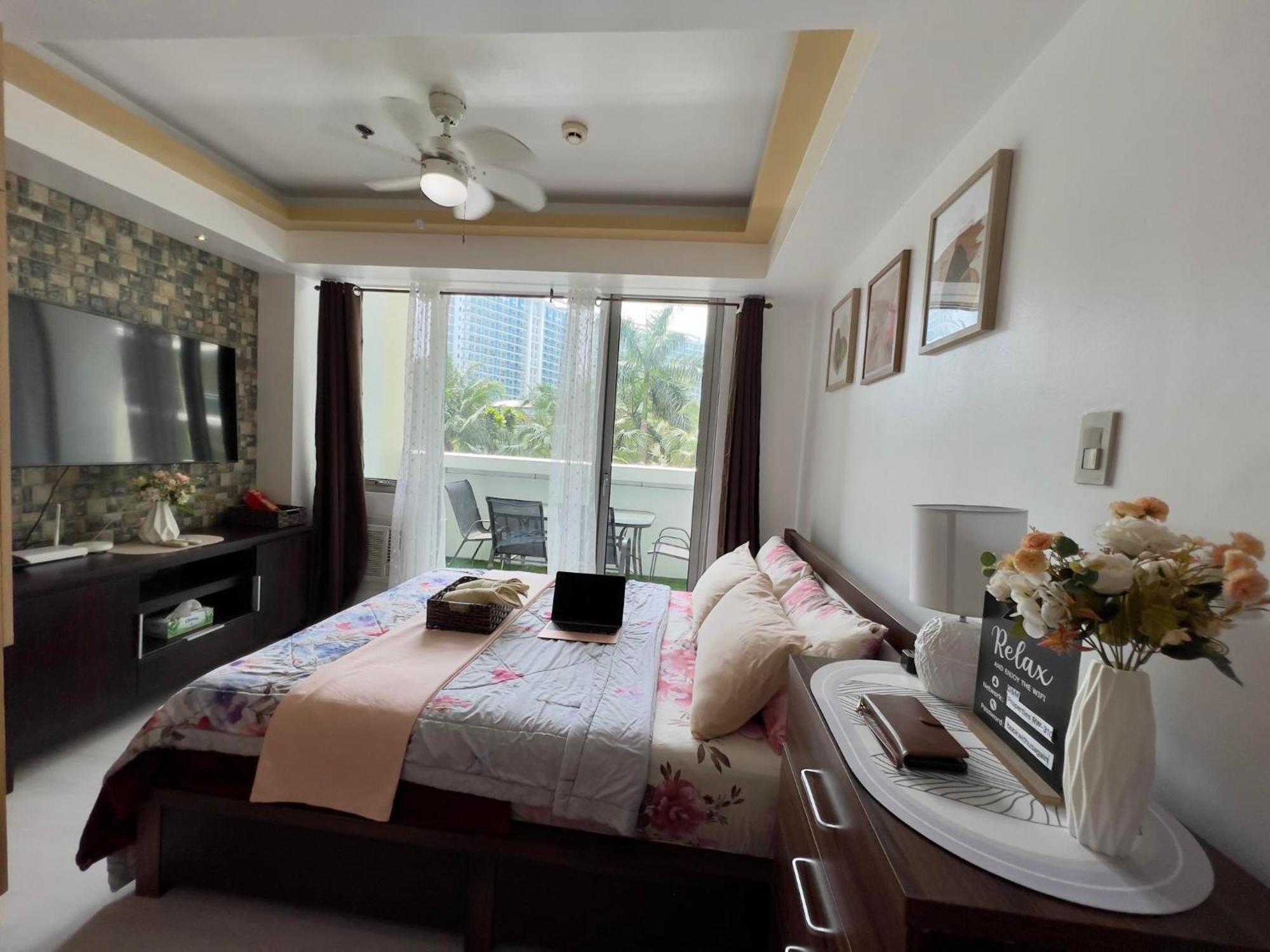 Beach Front Living In The Heart Of The City, Azure Residences Manila Kültér fotó