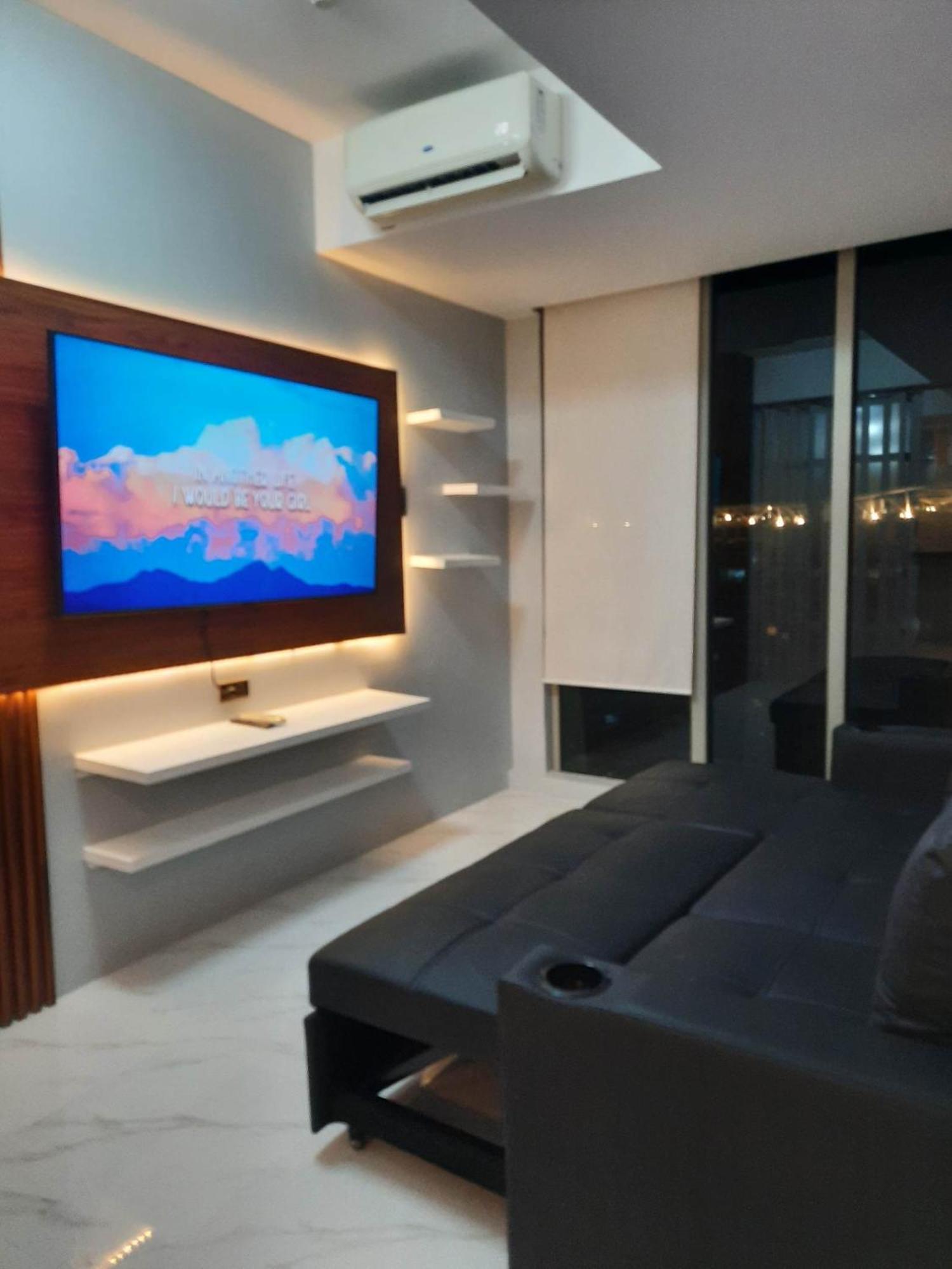 Beach Front Living In The Heart Of The City, Azure Residences Manila Kültér fotó