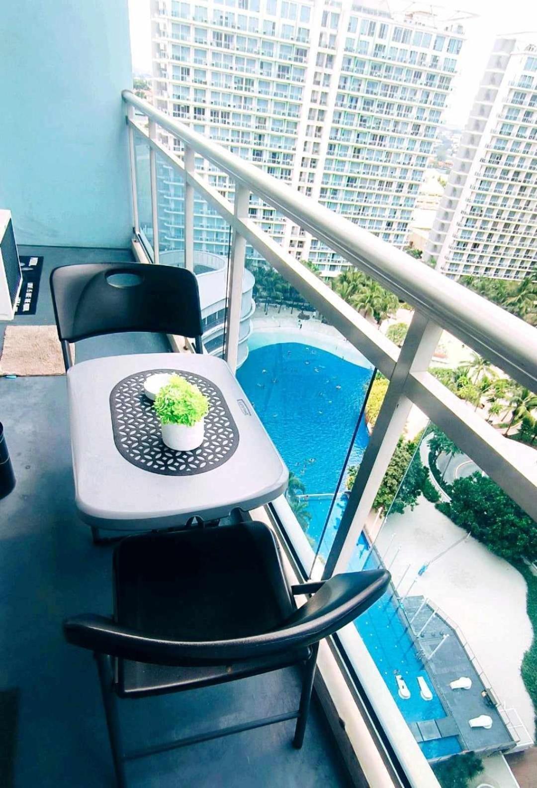 Beach Front Living In The Heart Of The City, Azure Residences Manila Kültér fotó