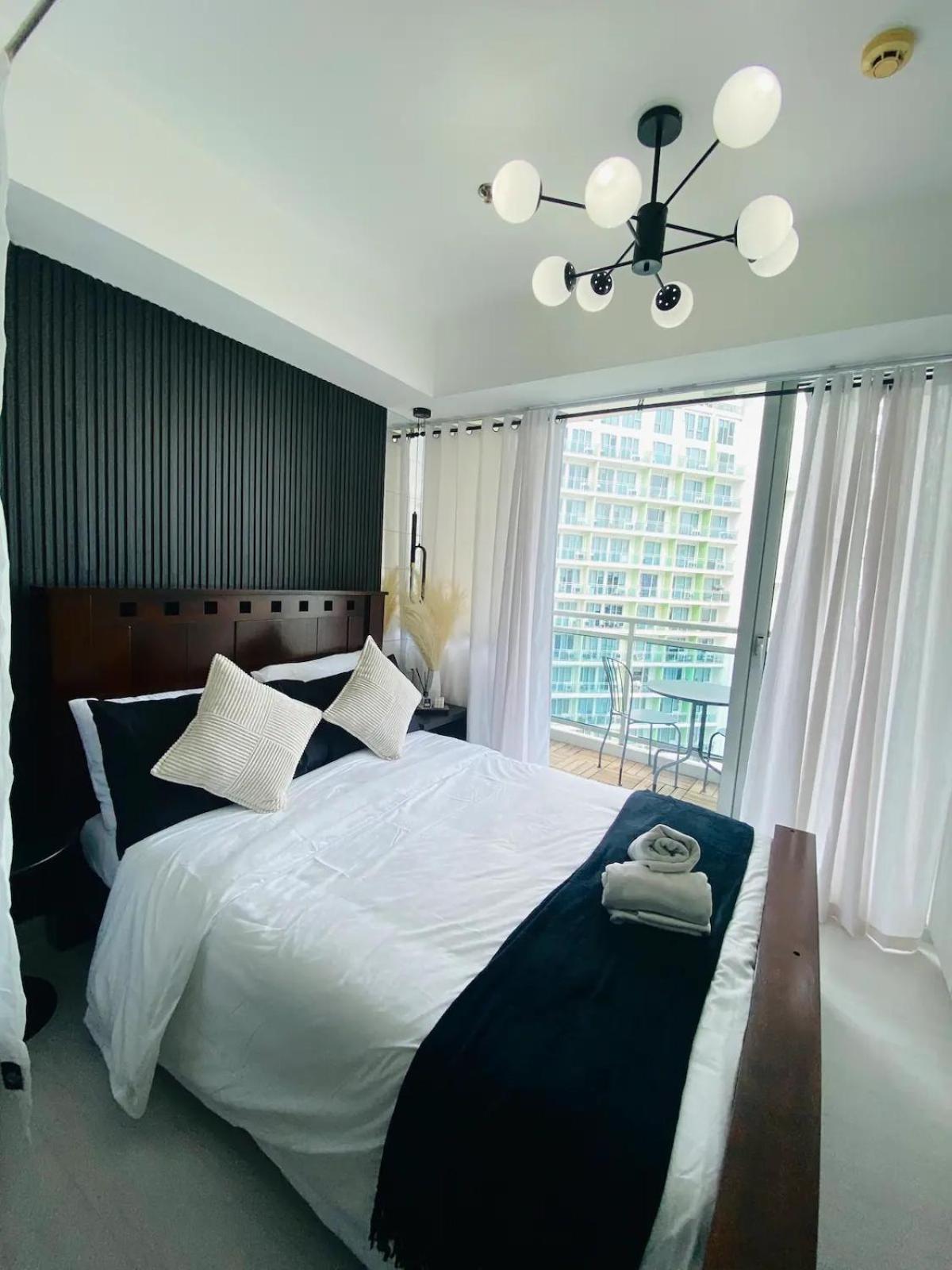 Beach Front Living In The Heart Of The City, Azure Residences Manila Kültér fotó